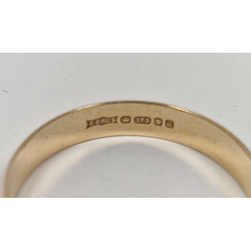 309 - 9ct gold wedding band, ring size T, 1.8g, together with a platinum wedding band, 2g and a silver dre... 