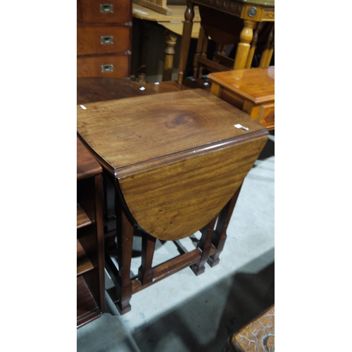 1110 - Victorian mahogany tripod occasional table of circular form, 56cm high x 64cm diameter and a similar... 