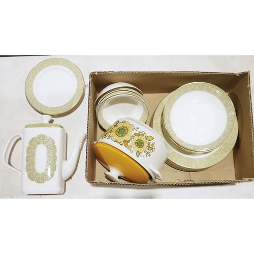 433 - Royal Doulton 'Sonnet' part tea set to include cups, saucers, bowls, plates and a coffee pot, a smal... 