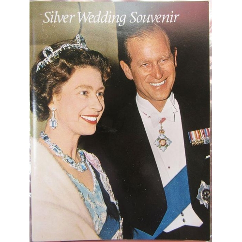 118 - Collection of mid 20th century Royal family souvenir booklets to include the Princesses Elizabeth an... 