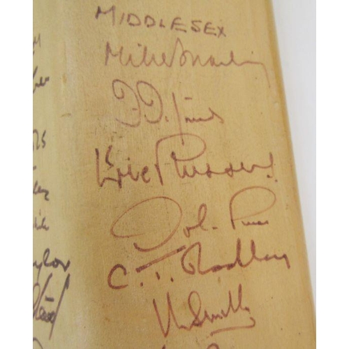 164 - Warsop-Hendren Improved Conqueror cricket bat with signatures from Worcester, Essex, Sussex and Glou... 