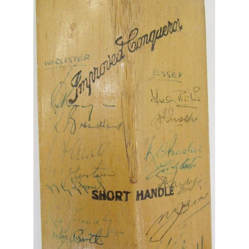 164 - Warsop-Hendren Improved Conqueror cricket bat with signatures from Worcester, Essex, Sussex and Glou... 