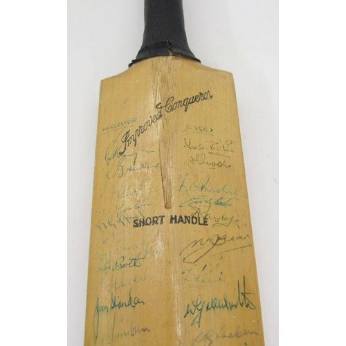 164 - Warsop-Hendren Improved Conqueror cricket bat with signatures from Worcester, Essex, Sussex and Glou... 