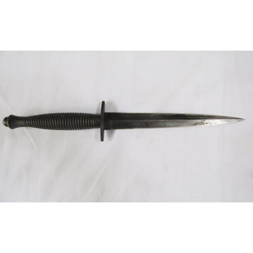 199 - WWII Fairbairn Sykes patent commando knife, 3rd pattern, steel double-edged blade with ribbed grip s... 