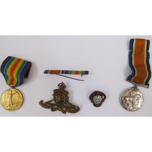 218 - WWI war and victory medals awarded to '21554, Pte. A. Hendrie, Camerons'. WWI ribbon bar, boxed WWII... 