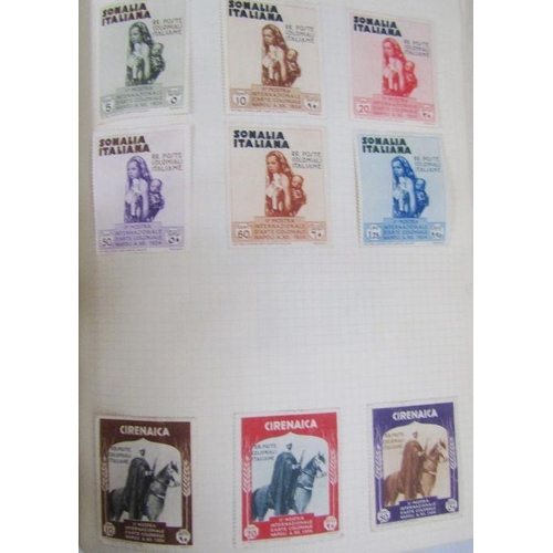 304 - GB, British Empire and World: Three albums of mint and used definitives, commemoratives, officials, ... 