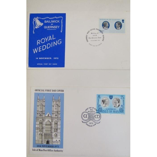 320 - GB & British Commonwealth: Two box collection of royalty, first day and commemorative covers, souven... 