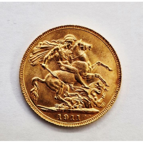 338 - George V (1910-1936), Sovereign 1911, bare head left,  St George and the Dragon, date below