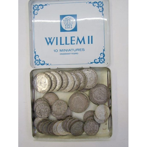 447 - Dutch silver coins (.700) combined weight 362 grams, consisting of: 1 x 1931 One Gulden, 14 x 2 1/2 ... 