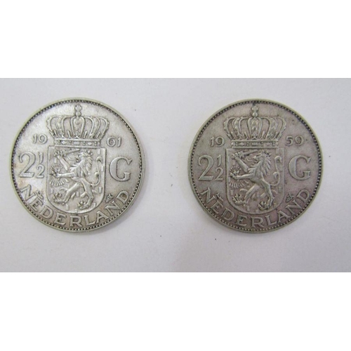 447 - Dutch silver coins (.700) combined weight 362 grams, consisting of: 1 x 1931 One Gulden, 14 x 2 1/2 ... 