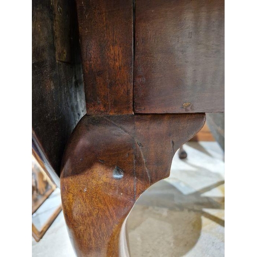 1160 - Late Georgian mahogany swingleg dining table of oval form, raised on cabriole legs with claw and bal... 