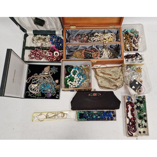 550 - Quantity of costume jewellery, beads, compacts, vintage bags, two strings of faceted amber-coloured ... 