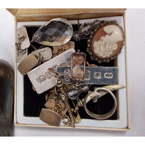 563 - Pair 9ct gold and silver cufflinks, silver ingot and other costume jewellery in vintage metal box