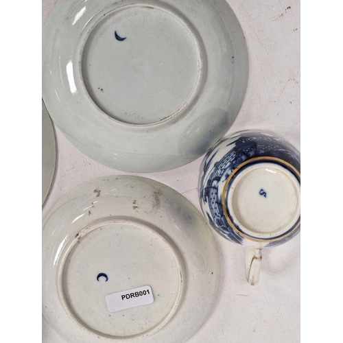 59 - Group of late 18th Century English blue and white porcelain, including: a Worcester Fence pattern su... 