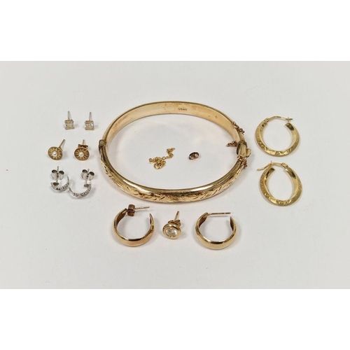 699 - 9ct gold wedding ring, 2g approx., two pairs of 9ct gold hoop earrings, a gold-plated bangle, a pair... 