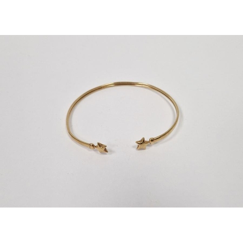 717 - 9ct gold bangle with star terminals, 2.7g