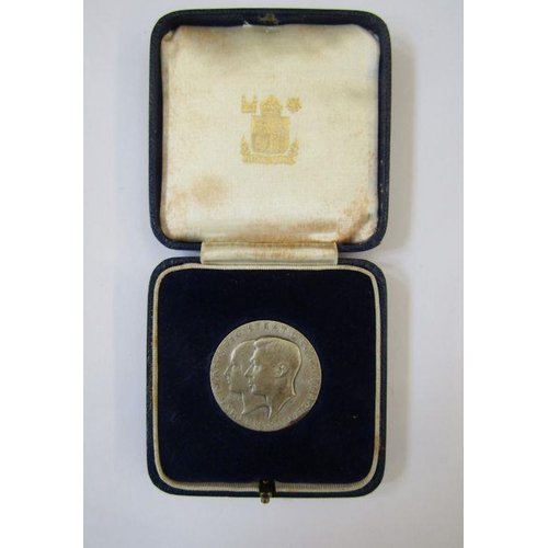 747 - withdrawn Medallion 1837 - 1937 conjoined busts of Victoria and George VI to commemorate Births, Dea... 