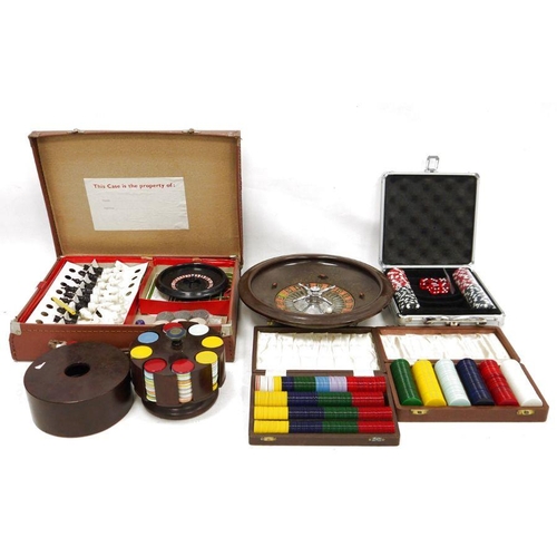 111A - Roulette wheel, games compendium in case and four various sets of poker chips (6)