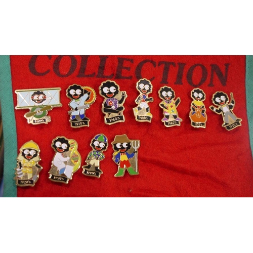 132C - Robertson's Golly collectors items including loose badges, mugs and figures 

These items are listed... 