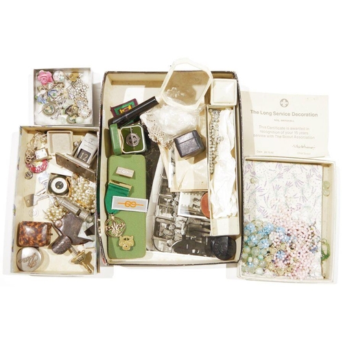 170 - Assorted costume jewellery and other items including a Sentinel Valves desk calendar by Alley & Macl... 