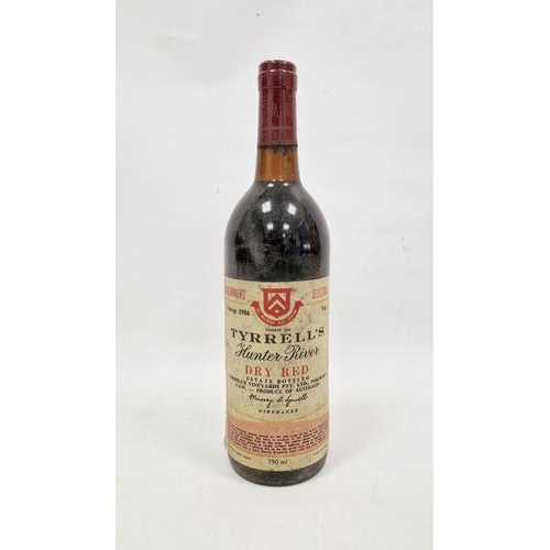 264 - 1986 Tyrrells Dry Red No. Level: low neck