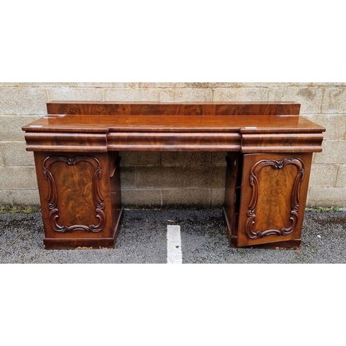 1043 - Large Victorian mahogany chiffonier/sideboard having one long and two short frieze drawers, raised o... 