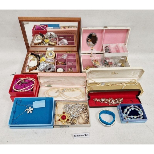 454 - Large quantity of costume jewellery