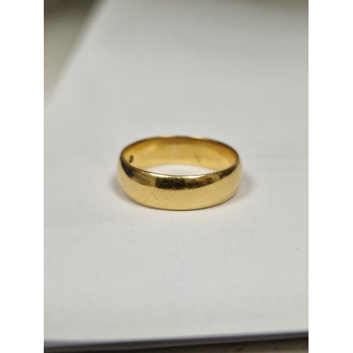 494 - 22ct gold wedding band, 5g approx.