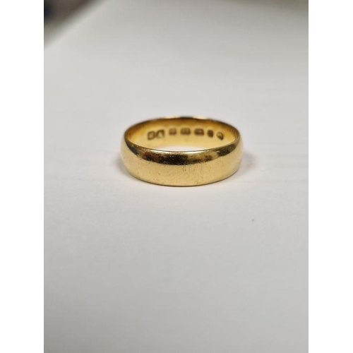 494 - 22ct gold wedding band, 5g approx.