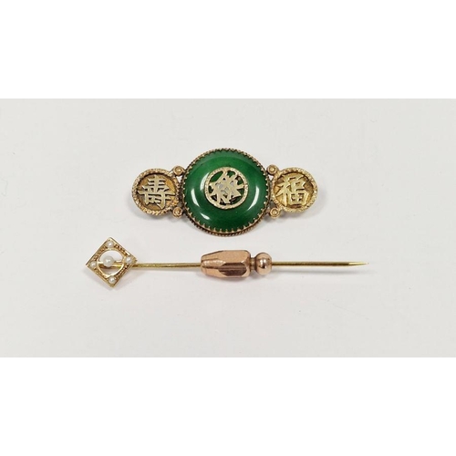 513 - Oriental gold-coloured metal and jade brooch and a 14k and seedpearl stickpin (2)