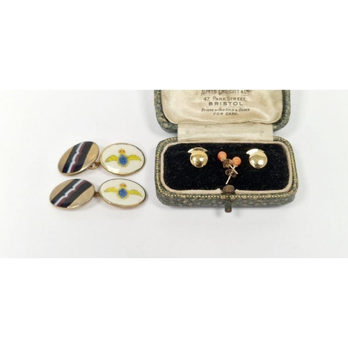 514 - Two 18ct gold collar studs, 2.8g and two gilt-metal and enamel RAF VR cufflinks