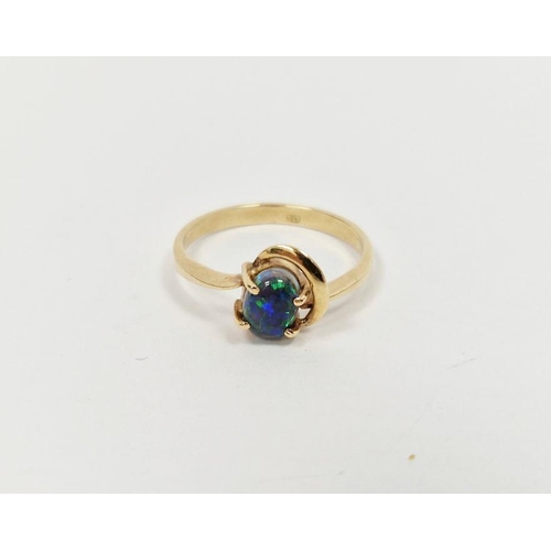 552 - 14ct gold and opal doublet ring set small oval stone in pierced setting