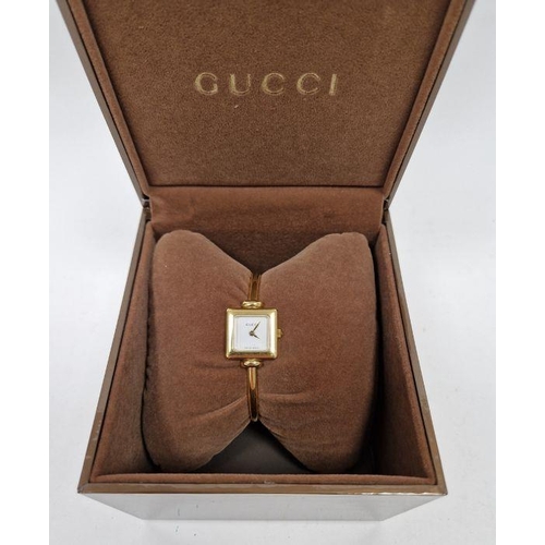 630 - Modern Gucci lady's wristwatch, reference number 1900 L, gilt stainless steel case and bracelet, hou... 