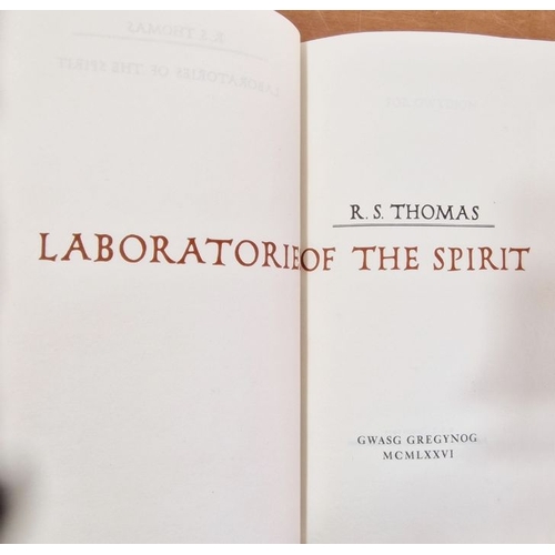 58 - Binding - Sally Lou Smith - Private Press Gwasg Gregynog
 Thomas, R S 
 