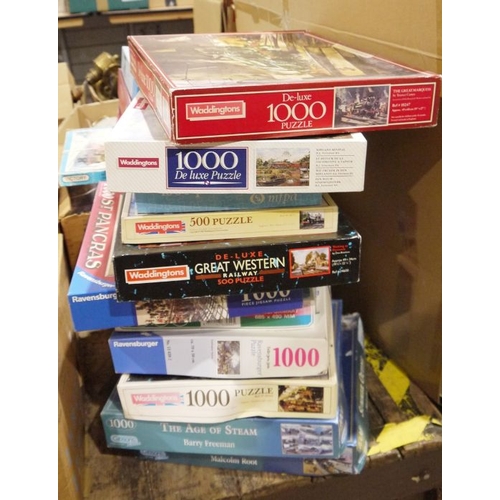 1318 - Large quantity of modern and vintage jigsaw puzzles, mainly railway related (4 boxes plus)