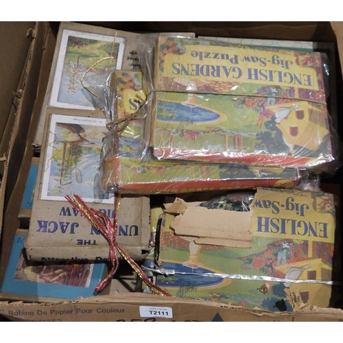 1318 - Large quantity of modern and vintage jigsaw puzzles, mainly railway related (4 boxes plus)