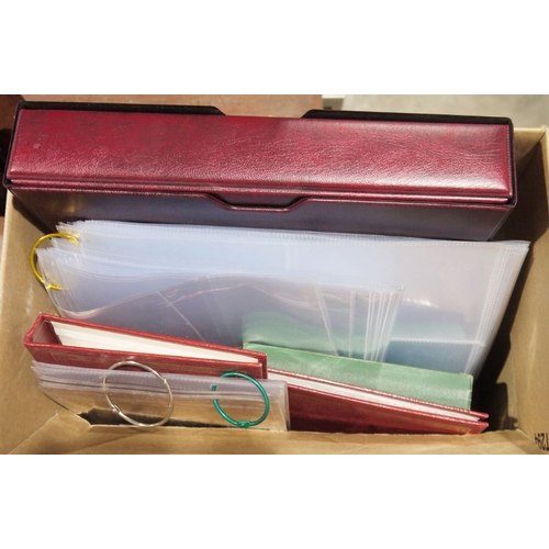 1326 - Small quantity of postcard/photograph albums and plastic sleeves