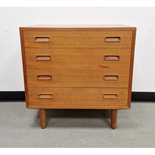 1020 - Mid-century teak chest of drawers by Poul Hundevad, the four drawers with recessed handles, raised o... 