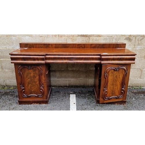 1026 - Large Victorian mahogany chiffonier/sideboard having one long and two short frieze drawers, raised o... 