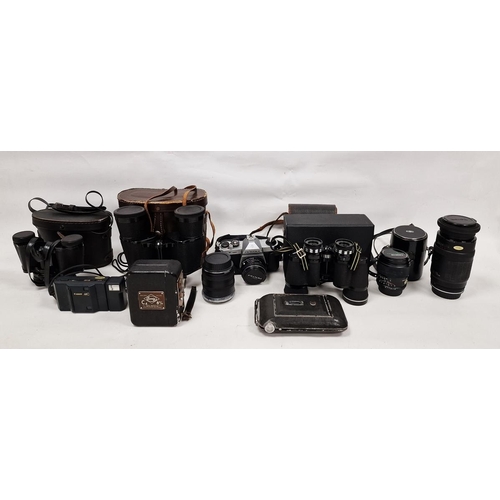 109 - Collection of vintage cameras including a Pentax Asahi K1000, a Kodak Regent, a Eumig C4 8mm cinefil... 