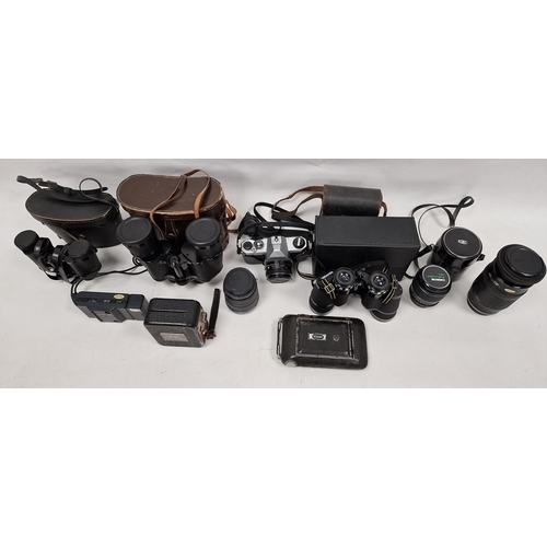 109 - Collection of vintage cameras including a Pentax Asahi K1000, a Kodak Regent, a Eumig C4 8mm cinefil... 