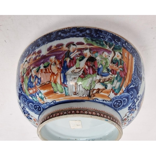 91 - 19th century Chinese export Famille Rose bowl, late 18th/early 19th century, painted with figures ma... 