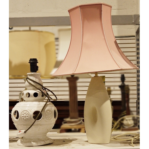 414 - Modern freeform ceramic table lamp with shade and another white ceramic lamp (damaged) (2)