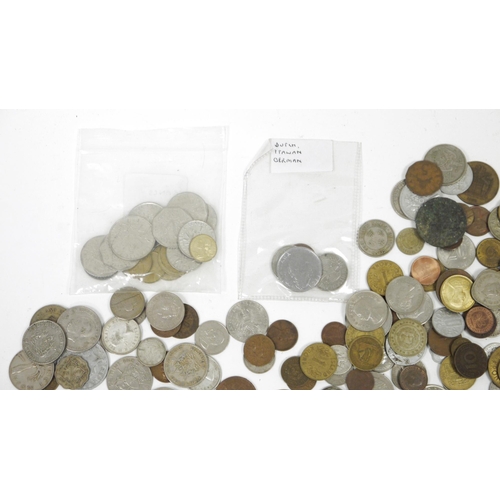 242 - Assorted loose worldwide coinage, 20th century, including Kenya, the Caribbean, Britain, Ireland, tw... 