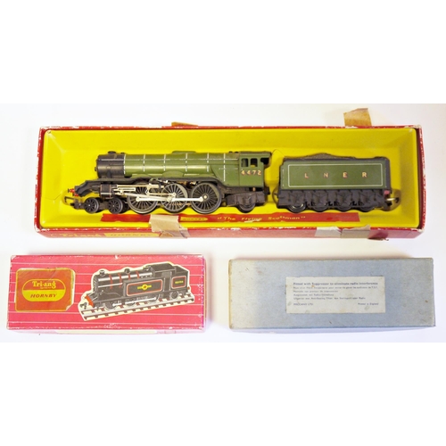 380 - Hornby-Dublo 00 gauge 2217 0-6-2 tank locomotive B.R 2-Rail boxed together with a Hornby- Dublo 00 g... 