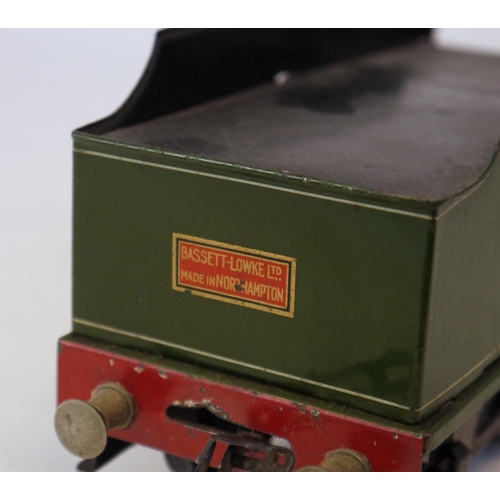 429 - Bassett-Lowke O gauge 2-6-0 live steam locomotive with six wheel No. 6286 tender in green livery (po... 