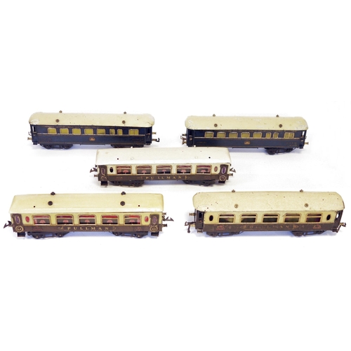 434 - Five Hornby O gauge coaches to include 2 X Compagnie Internationale des Wagons-Lits et des Grands Ex... 