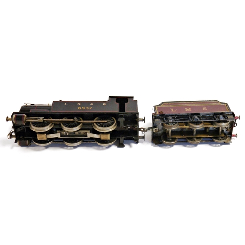 444 - Bassett-Lowke 0 gauge clockwork  0-6-0 tank locomotive, in black with red line finish marked LNER 89... 