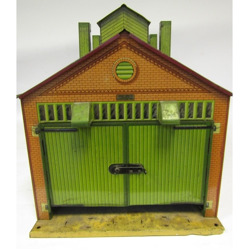 459 - Hornby 0 Gauge No 2 engine shed, with yellow ridge tiles, 8 chimneys/vents, green base, printed inne... 