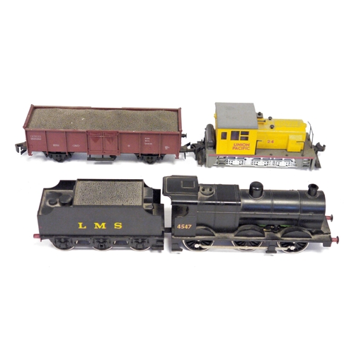 462 - Atlas O gauge Union Pacific No.24 electric locomotive together with a LIMA 0-6-0 No.4547 electric lo... 